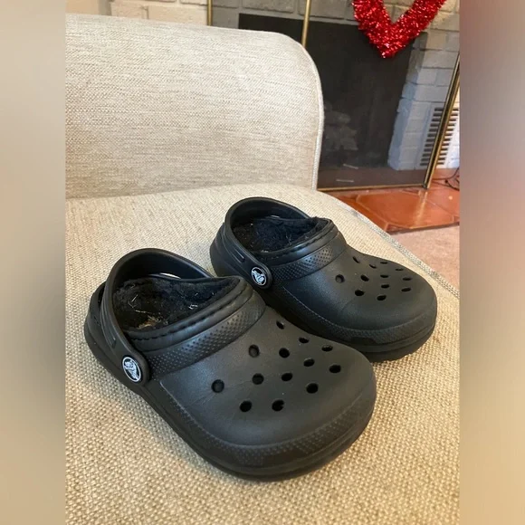 Black fur lined crocs - Picture 4 of 5